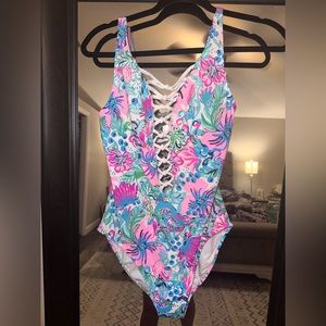 Lilly Pulitzer Isles Lattice Swimsuit Size 8